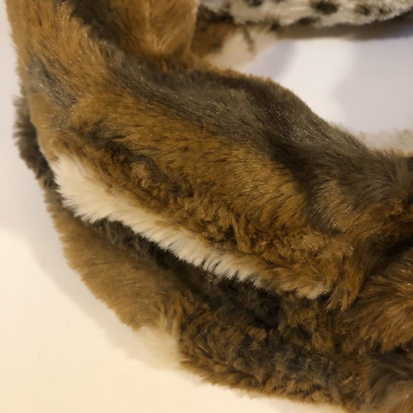 3/$20 Infinity Scarf EUC - Picture 3 of 6